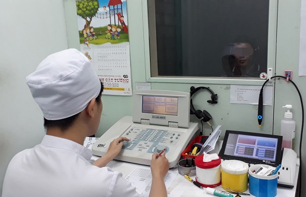 Ngủ đêm thức dậy, bỗng dưng bị điếc