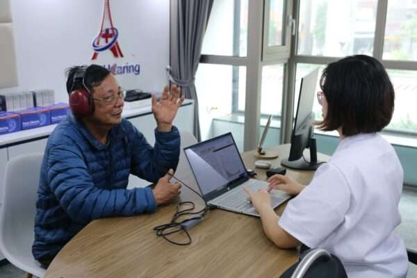 Kiểm tra tai và soi tai kho đo thính lực