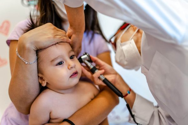 Nguyên nhân gây ra nghe kém ở trẻ
